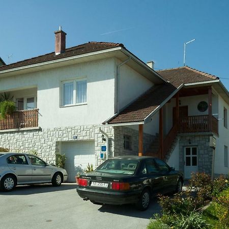 Rooms Maria Слуни Екстериор снимка