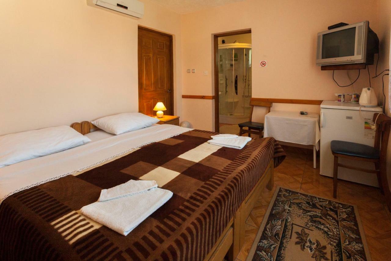 Rooms Maria Слуни Екстериор снимка
