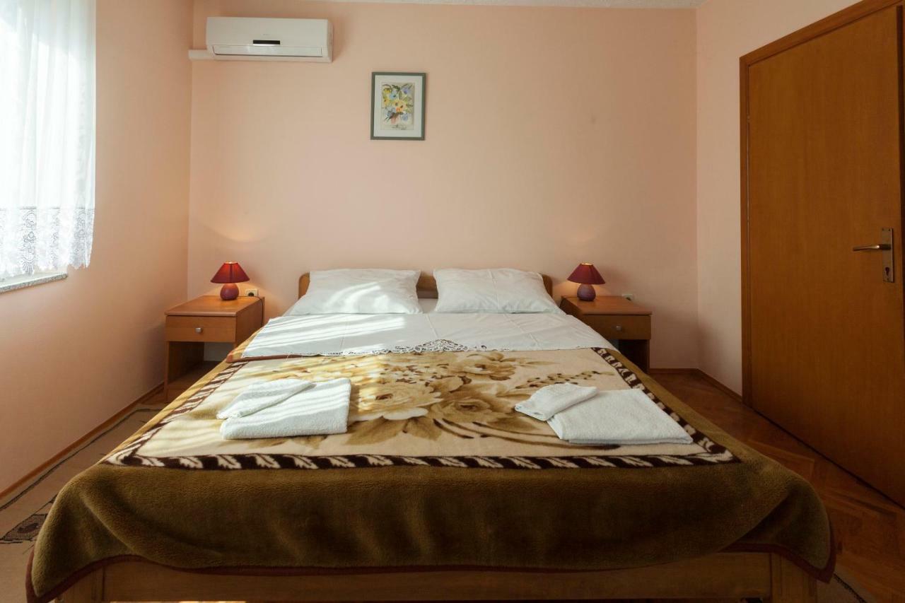 Rooms Maria Слуни Екстериор снимка