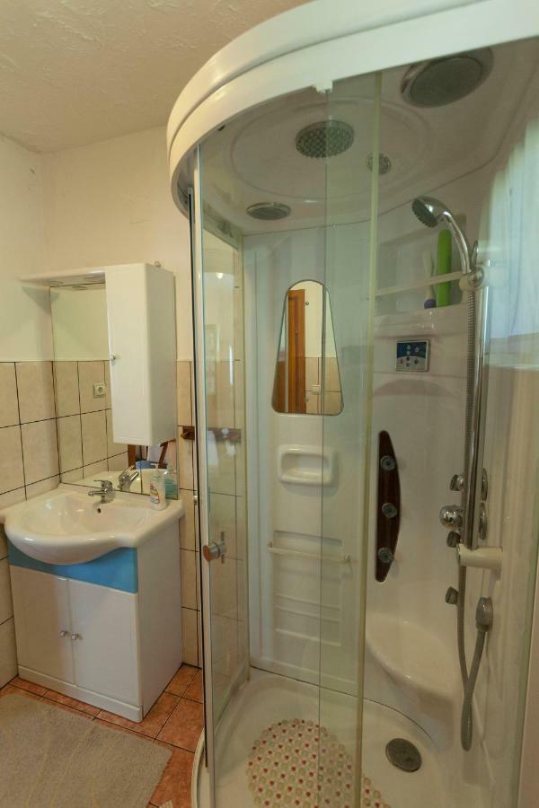 Rooms Maria Слуни Екстериор снимка